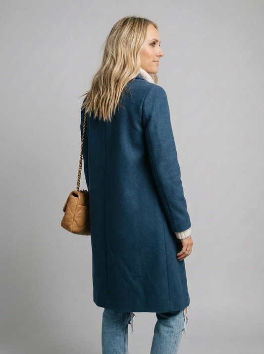 Abrigo de Mujer de Corte Clásico y  Botones